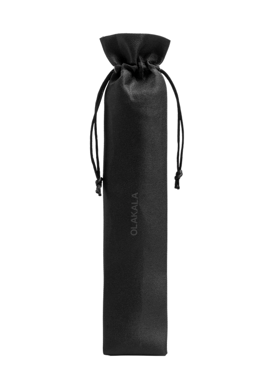 Leichter, faltbarer Handfächer mit Monogram Print, ideal für Festivals und heiße Tage, inklusive kompaktem Softcase zur praktischen Aufbewahrung. Unisex Design.