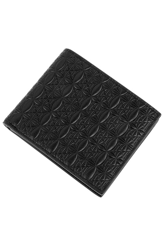 CC Monogramm Wallet mit eingeprägtem Muster, 6 Kartenfächer, 1 Geldscheinfach, OLAKALA Logo innen. Maße: 11 cm x 9 cm.