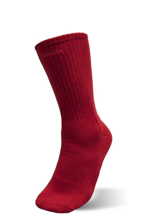 Distorted Socks Red 3er Pack, gestrickt mit OLAKALA Logo, präsentiert in einer eleganten Geschenkbox.