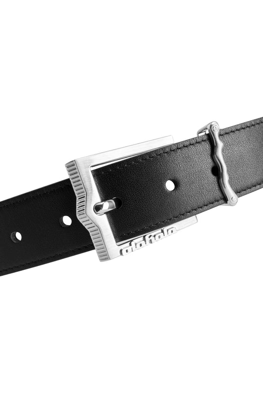 OLAKALA Belt mit silberner Metallschnalle und erhabenem Logo, versehen mit fünf Gürtellöchern und Metallschlaufe, unisex, reguläre Passform.