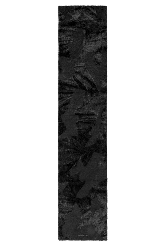 Grauer Fuzzy-Schal mit unregelmäßigem Muster und OLAKALA-Logostickerei, Detailansicht des schwarzen, texturierten Designs. Maße: 180 cm x 35 cm. Unisex.