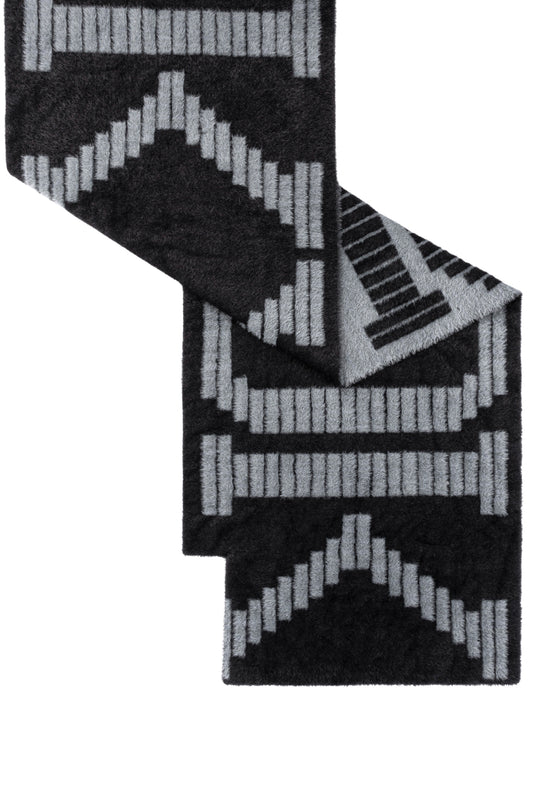 Fuzzy logo scarf with 'OK' pattern, unisex, 175 cm long, 40 cm wide, black and white design, ideal for the official OLAKALA® online store.