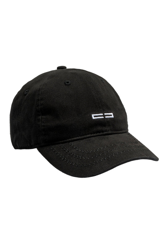 Schwarze CC Icon Cap mit gesticktem OLAKALA Logo vorne, verstellbar durch Metall-Clip hinten, modisches Accessoire aus dem offiziellen OLAKALA® Onlineshop.
