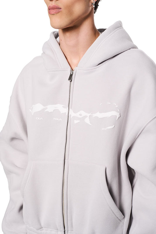 Person trägt Elysium Zip Hoodie Light Gray mit 2-Wege-Reißverschluss, Eingriffstaschen, elastischen Bündchen und Elysium-Grafik im Oversized Unisex-Design.
