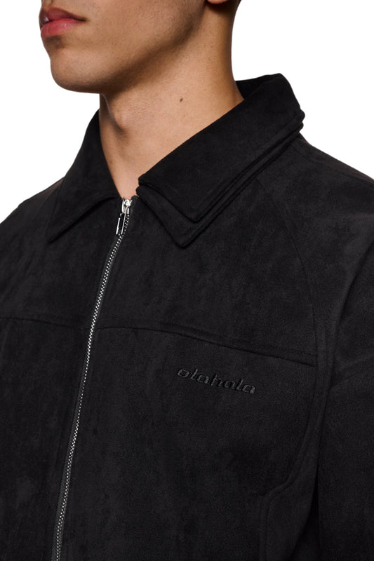 CC Anatomy Velour Jacket Black mit doppellagigem Kragen, asymmetrischem Rücken, Metallreißverschluss und gesticktem OLAKALA-Logo auf der Brust.