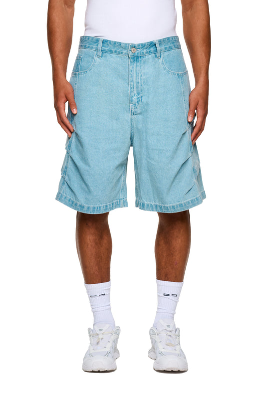 Nahaufnahme eines weißen Sneakers, passend zu den Echoes Jorts Blue, präsentiert im offiziellen OLAKALA® Onlineshop. Ideal in Kombination mit lässigen, modernen Outfits.
