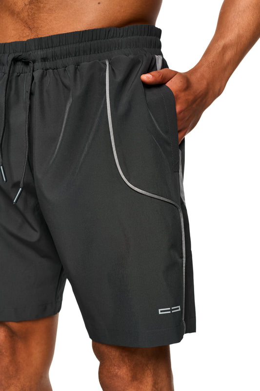 0asis Swim Shorts Gray mit elastischem Material, Mesh-Innenfutter und silikonbeschichteten Kordelzügen. Seitentaschen und Logo-Print auf linkem Bein erkennbar.