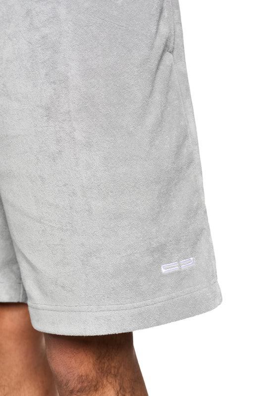 Terry Shorts Gray aus weichem, strukturiertem Frotteematerial mit elastischem Bund und Kordelzug, Leistentaschen, Logo-Stickerei, lockerem Unisex-Fit.