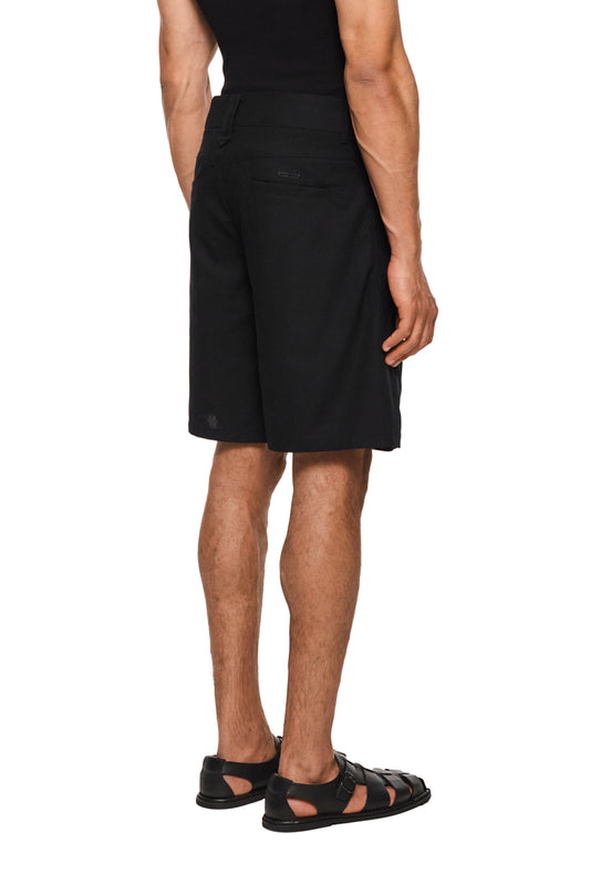 Linen Shorts Black mit Bundfalten, französischen Taschen und versetzten Seitennähten. Unisex, leichtes und atmungsaktives Gewebe, ideal für Komfort und Pflegeleichtigkeit.