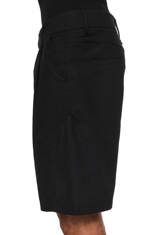 Schwarze Leinen-Shorts mit leichtem, atmungsaktivem Stoff, Bundfalten vorne, französischen Taschen, versetzter Seitennaht und regulärer Unisex-Passform, ideal für den OLAKALA-Stil.