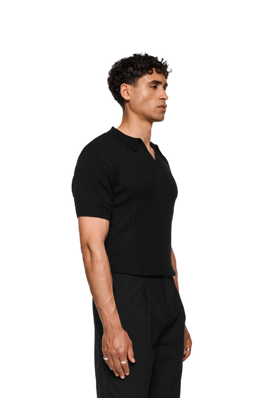 Schmal geschnittenes, zopfmuster-strick Poloshirt ohne Knopfleiste, doppellagiger Kragen, eng anliegende Passform; präsentiert von OLAKALA Onlineshop.