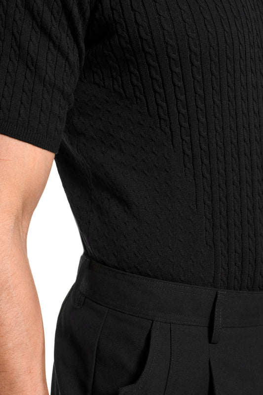 Schmal geschnittenes, unisex Zopfmuster-Strick-Poloshirt ohne Knopfleiste, doppellagiger Kragen, feine seitliche Einsätze, im offiziellen OLAKALA® Onlineshop erhältlich.