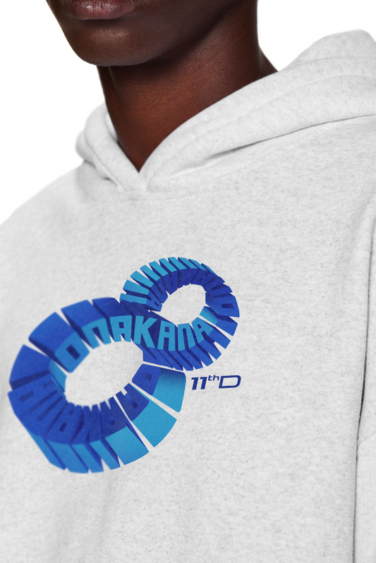 Person trägt das Archive 11th D Hoodie Cotton mit blauer OLAKALA 11th D Infinity Grafik auf der Brust und oversized Unisex-Passform.