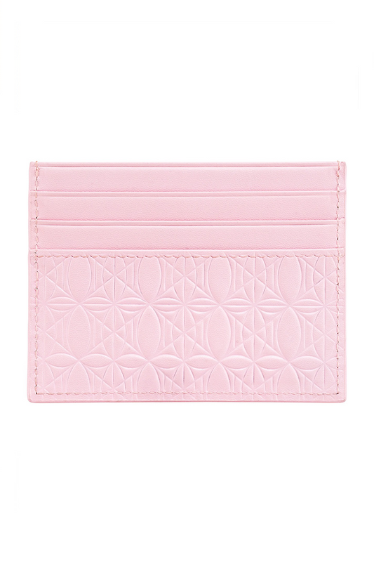 CC Leather Monogramm Cardholder Pink mit geprägtem OLA KALA-Logo, drei Kartenfächer vorne und hinten, Metalllogo; Maße: 10,5cm x 8cm.