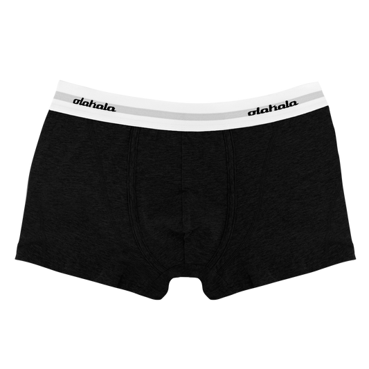 CC Boxershorts Black 3er Pack mit elastischem Bund und Logo, Trunk-Schnitt, Nahaufnahme der schwarzen Boxer mit eingewebtem Logo.