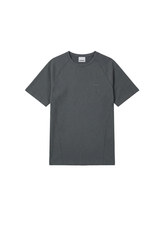 Terra Base Layer T-Shirt Gray in Dunkelgrau, kurzärmelig und rundhalsig, ideal als atmungsaktives, leichtes Unterziehshirt für kühle Tage, mit flachen Nähten für Komfort.