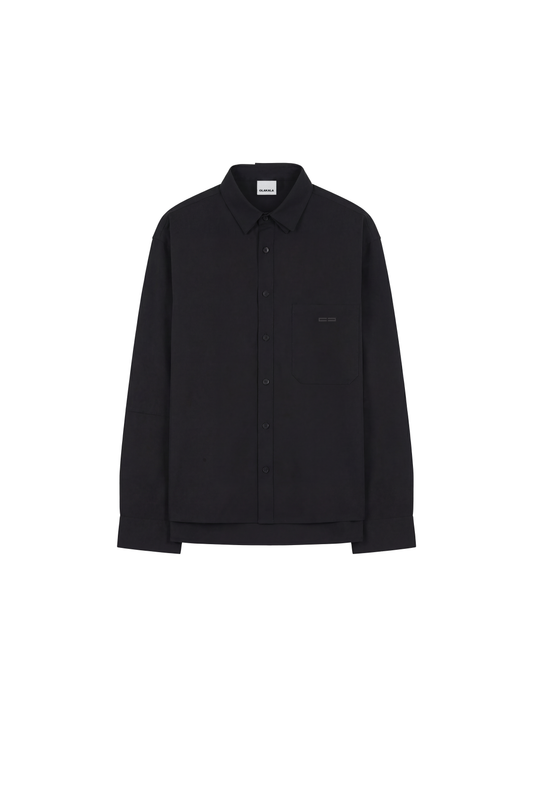 Exquisite Tech Shirt Black: Schwarzes Langarmhemd mit Brusttasche und OLAKALA Stickerei, doppeltem Kragen, abgerundetem Saum, langlebigem Material und lockerer Passform.