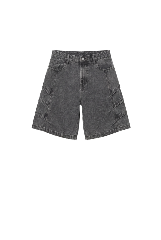 Echoes Jorts Gray: Mittellange, gewaschene schwarze Denim-Shorts mit 5-Pocket-Design, seitlichen Paneeldetails und markentypischem OLAKALA Patch am Bund.