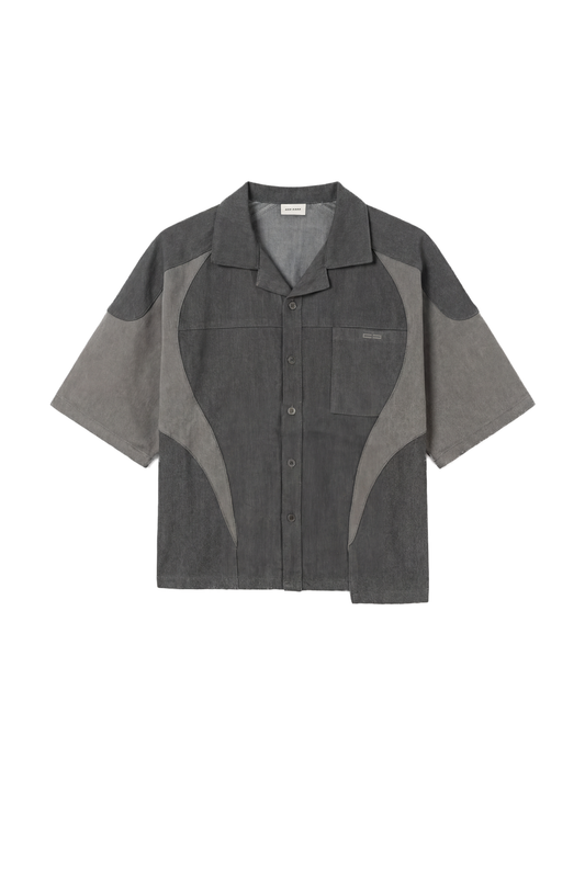 Echoes Denim Icon Shirt Gray mit kubanischem Kragen, Knopfleiste, Kontrasteinsätzen und Brusttasche mit Logo-Stickerei; lockere Passform für vielseitigen Stil.