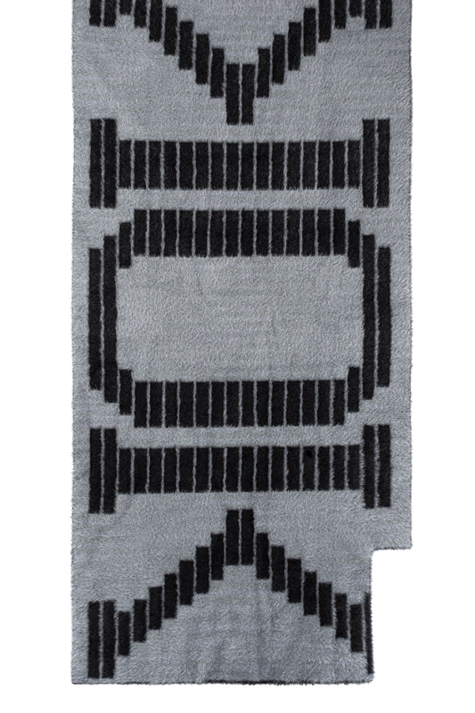 Fuzzy Logo Strickschal mit wiederholendem OK-Logomuster, unisex, rechteckig, 175 cm lang, 40 cm breit, passend zum OLAKALA-Stil.
