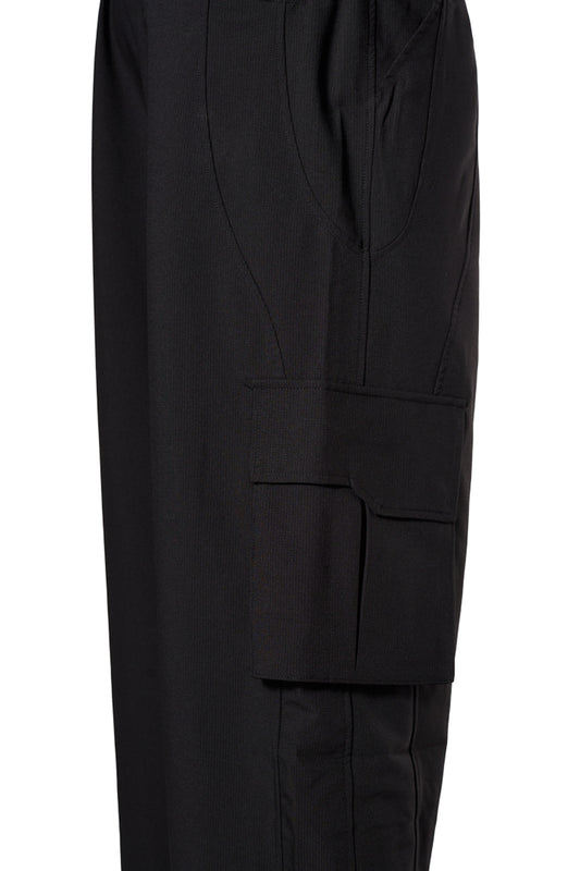 Synergy Cargo Pants Black mit Taschen, elastischem Kordelzug und gesticktem Logo, aus robustem Rip-Stop Gewebe, im OLAKALA® Onlineshop erhältlich.