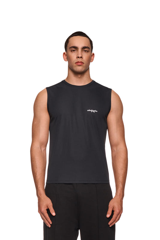 Man in Sports Function Tanktop Black with OLAKALA logo on the chest, ideal for sports and leisure, points to pockets.