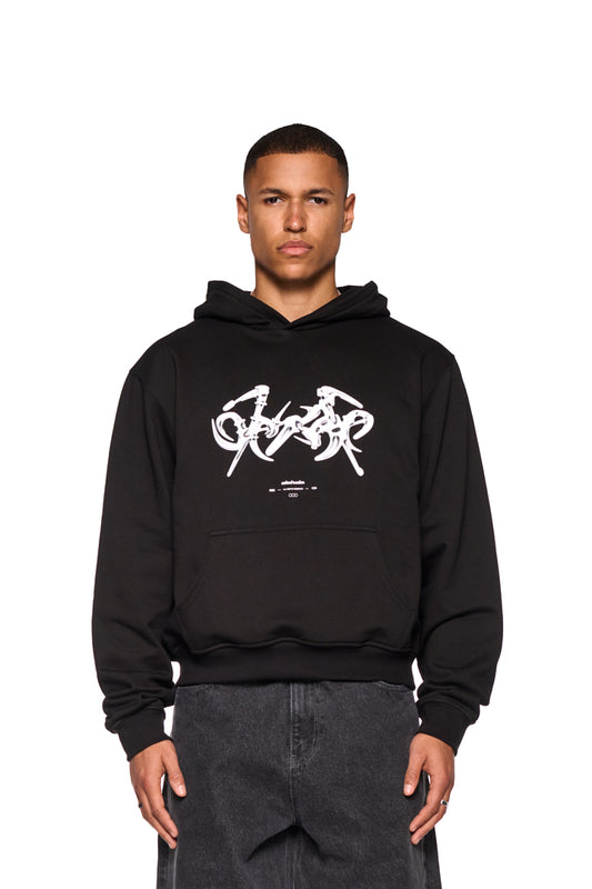 Fusion Hoodie Black mit „Fusion“-Grafik als Siebdruck auf der Brust, Kängurutasche und Ripp-Bündchen. Unisex-Design, präsentiert von OLAKALA.