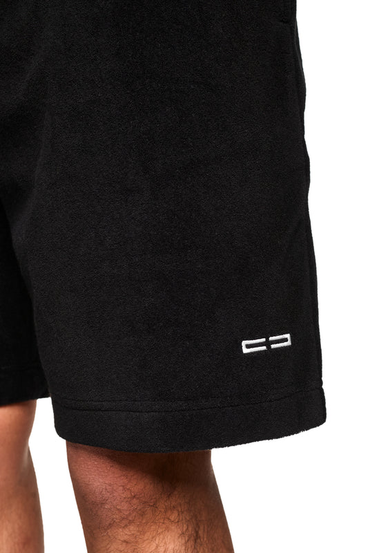 Terry Shorts Black aus weichem Frotteematerial, elastischer Bund mit Kordelzug, Leistentaschen hinten, Logo-Stickerei am linken Bein, unisex, lockere Passform.