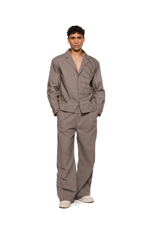 Sun Linen blazer with asymmetric safari collar, removable shoulder padding and shirt button placket; sun detail on the front, regular fit, unisex design.