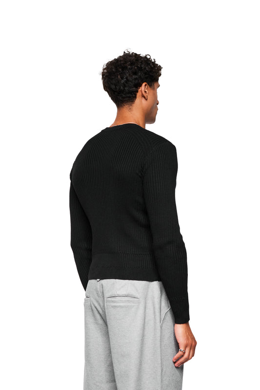 Person from behind in Exquisite Knit Longsleeve Black with a close fit, knitted cuffs and cuffs, combined with gray sweatpants.