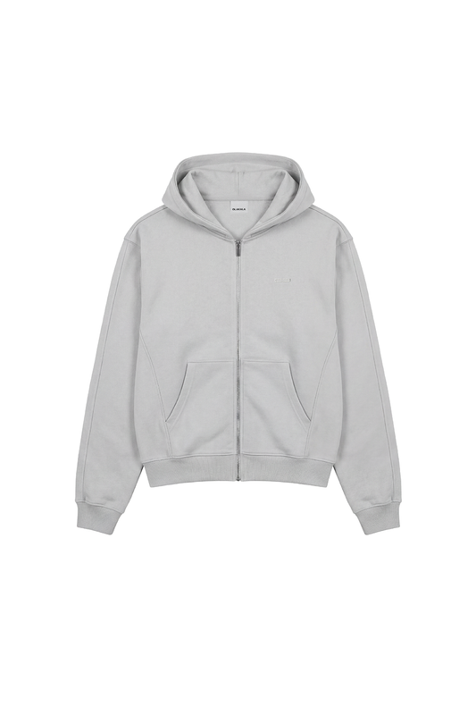 CC Core Zip Hoodie Grau mit Kapuze, Reißverschluss, Kängurutaschen, Rippbündchen und OLAKALA-Label. Hochwertige Verarbeitung und langlebige Materialien, ideal für vielseitige Alltagslooks.