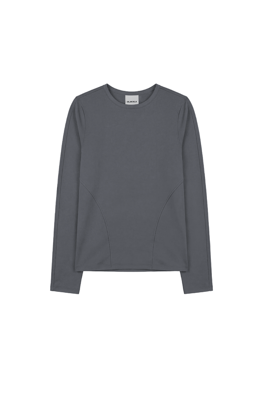 OLAKALA CC Core Slim Fit Longsleeve in Anthrazit, körpernah geschnitten mit geschwungenen Nähten, aus weichem Stretchmaterial für komfortablen Sitz ohne Reibung.
