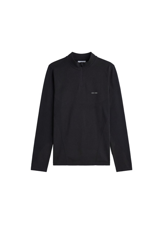 Compression Halfzip Black: Schwarzer Langarm-Pullover mit Mock-Kragen, Viertelreißverschluss, gerippten Paneelen und kleinem Logo auf der Brust. Formbetontes, nahtloses Design für Bewegung und Funktion.