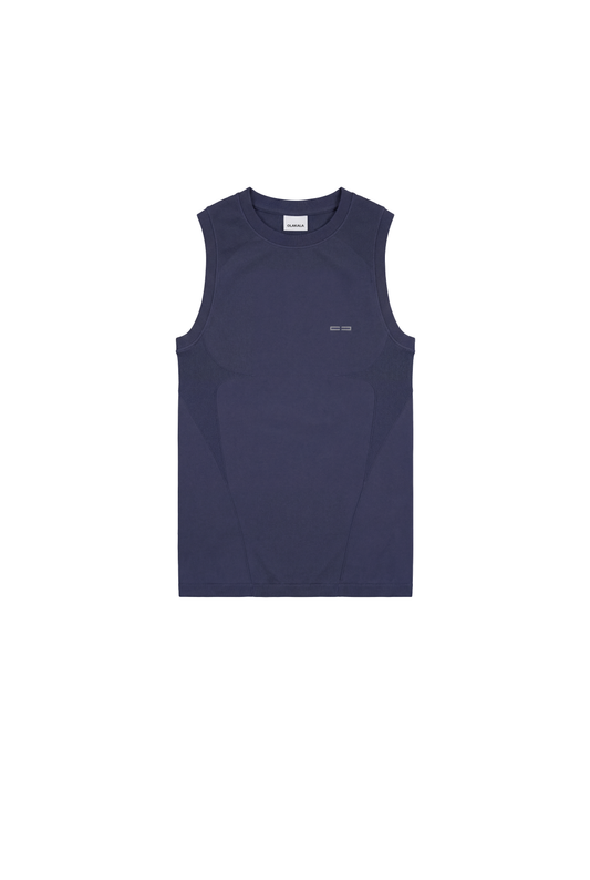 OLAKALA Compression Tanktop in Dunkelblau, ärmellos, körpernah, ohne Seitennähte, mit kleinem Logo auf der Brust und rundgestricktem, nahtlosem Design für optimale Bewegungsfreiheit.