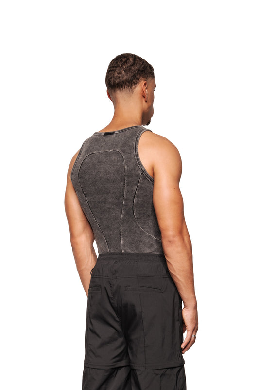 Man in Echoes tank top with embroidered OLAKALA logo, close-fitting, side seams and washed look visible, looking from behind.