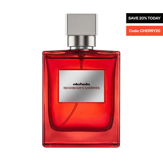 Rotes Glasflakon des Neighbour's Cherries Extrait de Parfum von olahala, beworben mit 20% Rabattcode CHERRY20.