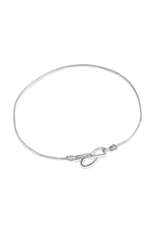 Elysium Souvenir Armband Grau: Silberarmband mit Herzanhänger, eingraviertes OLAKALA Logo, größenverstellbar, inspiriert von Elysium.