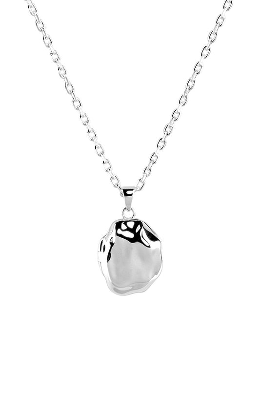 Elysium Medallion Chain Silver: Silberne Halskette mit rundem, graviertem Medaillon, öffnbar, aus 925 Sterling Silber, mit Bezel Kettenband.