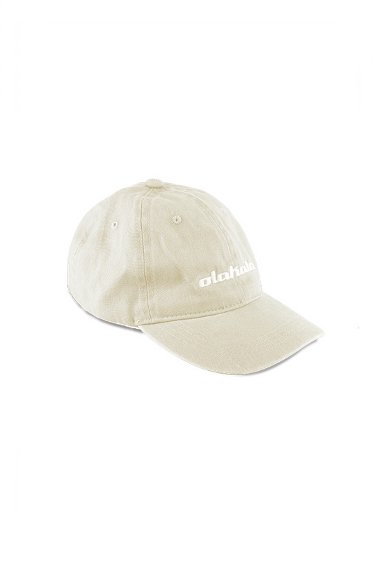 CC Essential Cap Creme, weiße Baseballkappe mit gesticktem OLAKALA-Logo, verstellbar durch Metallclip hinten, Einheitsgröße, ideal für lässigen Stil.