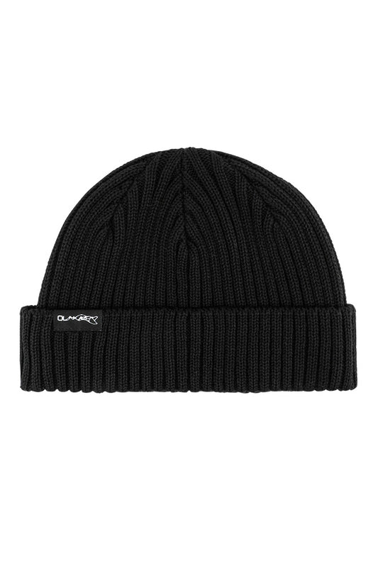 Alien Intel Beanie Black, ein geripptes Fischer-Style Beanie mit gewebtem OLAKALA-Label am Umschlag, Einheitsgröße.
