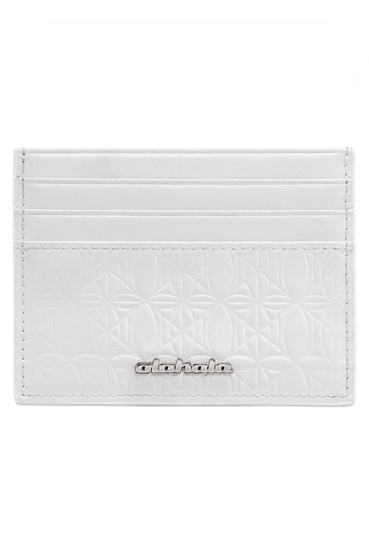 CC Leather Monogramm Cardholder White mit silbernem OLA KALA Logo, drei Kartenfächer vorn und hinten, eingraviertes Monogramm, kompakte Maße 10,5cm x 8cm.