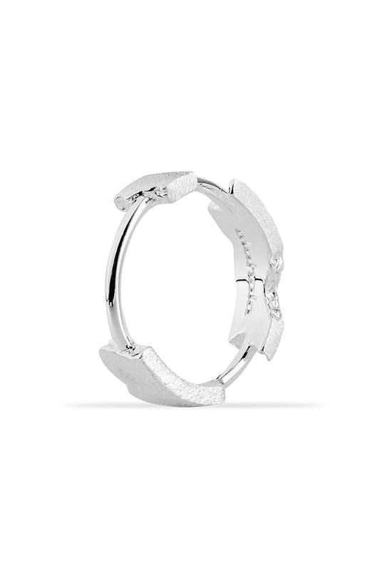 E.O.I Brushed Fragment Ring Silver aus 925 Sterling Silber mit Diamanten und Herzdesign, eingraviertes OLA KALA Logo, stilvoller Mode- und Verlobungsring.