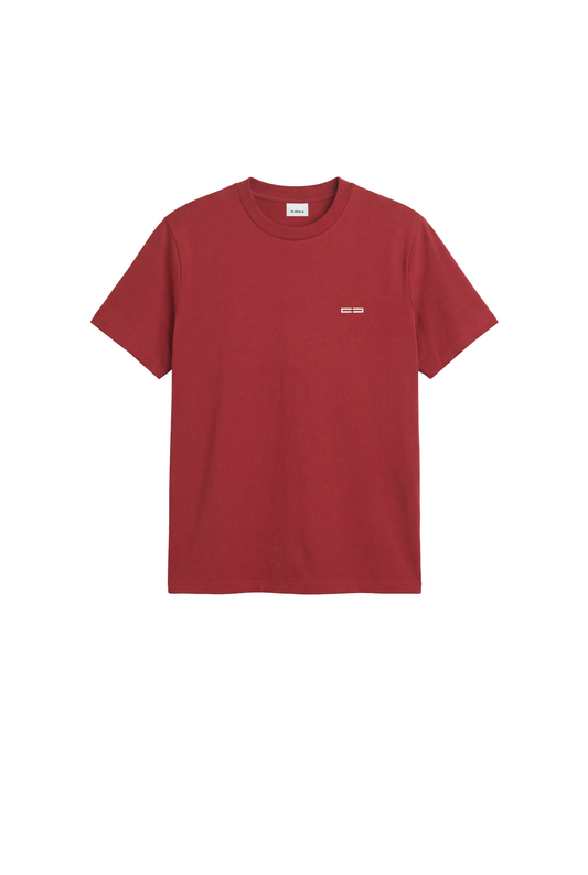 Pangea T-Shirt Slim Fit Burgundy, kurzärmelig mit kleinem weißen Logo, glatter Oberfläche und schmaler Passform, ideal für warme Tage, erhältlich im offiziellen OLAKALA® Onlineshop.