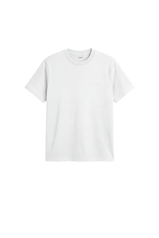 Pangea T-Shirt Slim Fit Weiß, schlicht und minimalistisch, mit kleinem Logo auf der Brust. Weiche, glatte Oberfläche, schmale Passform, unisex Design. Ideal für warme Tage.