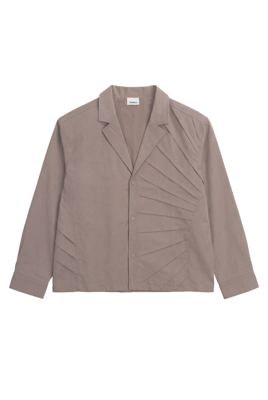 Sun Linen Blazer mit asymmetrischen Falten-Detail und Safari-Kragen; leichte, atmungsaktive Konstruktion, herausnehmbare Schulterpolster, dreiknöpfige Manschetten.