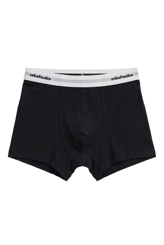 CC Boxershorts Black Single: Schwarze Herren-Boxershorts mit weißem OLAKALA-Logo-Bund, vorderer und seitlicher Naht für optimalen Halt und Passform.