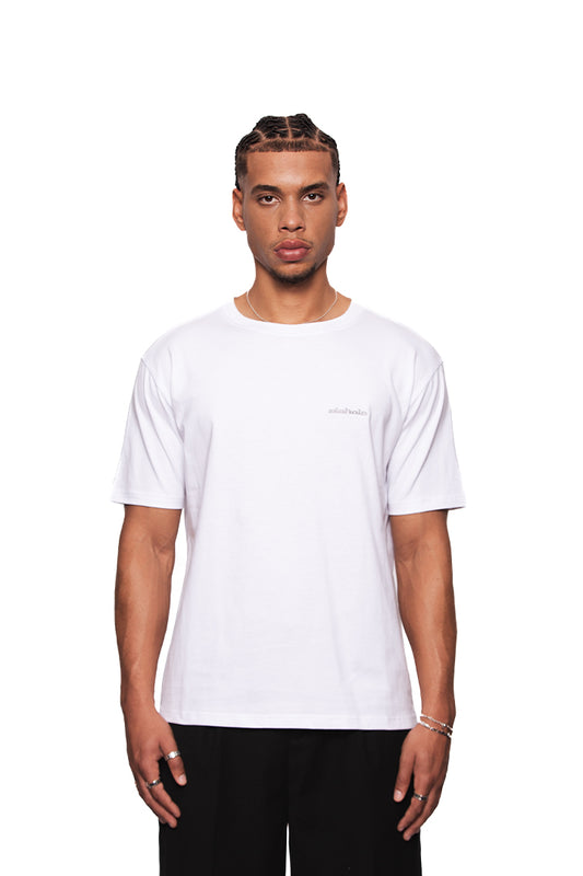 NC T-Shirt White Regular mit OLAKALA Neighbour's Cherries Grafik auf dem Rücken und gesticktem Logo auf der linken Brust, Unisex, hergestellt in der EU.