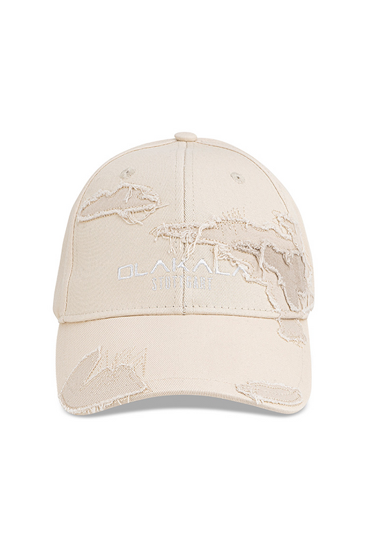 CC Destroyed Cap Beige mit Weltkartenmuster, verstellbar durch Metallclip, gesticktes OLAKALA Logo vorne, Einheitsgröße mit abgenutztem Look.